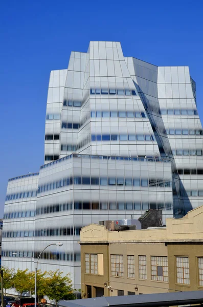 美国纽约10月29日 2013年10月29日 建筑师Frank Gehry的白色玻璃Iac大楼 Interactivecorp位于纽约市曼哈顿切尔西区的总部 — 图库照片
