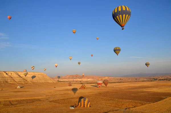 Goreme Turkey Oktober Kapadokya Üzerinde Uçan Sıcak Hava Balonu Ekim — Stok fotoğraf