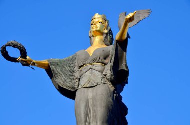 Tayland şehrinde melek heykeli