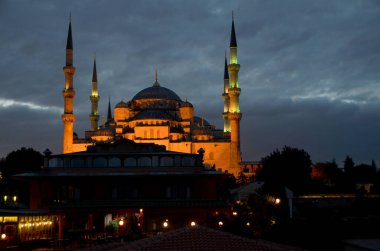 İSTANBUL TURKEY Ekim 04: Sultan Ahmed Camii, Ekim 04, 2013, İstanbul, Türkiye. Sultan Ahmed Camii (Mavi Cami) İstanbul 'un en popüler turizm beldeleri üzerine.