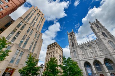 MONTREAL CANADA 10 AUGust: Notre-Dame Basilica (Fransızca: Basilique Notre-Dame de Montreal), Kanada 'nın Montreal eyaletinin Quebec kentinde 10 Ağustos 2013 tarihinde kurulmuş bir bazilika.