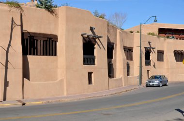 Santa Fe, Nm Usa 21 Nisan: 21 Nisan 2014 tarihinde Santa Fe, Nm. Bugün, Santa Fe 'deki 400 yıllık yapıların çoğu hala ayakta ve çeşitli alanlarda kurulmuştur.