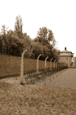 AUSCHWitz BIRKENAU POLAND 09 17: Auschwitz toplama kampı çitleri, Polonya 'da Üçüncü Reich tarafından kurulan ve yönetilen bir Alman Nazi toplama kampı ve imha kampı ağı idi..