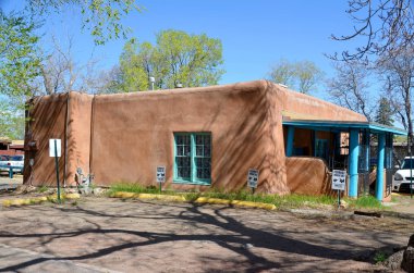 Santa Fe, Nm Usa 21 Nisan: 21 Nisan 2014 tarihinde Santa Fe, Nm. Bugün, Santa Fe 'deki 400 yıllık yapıların çoğu hala ayakta ve çeşitli alanlarda kurulmuştur.