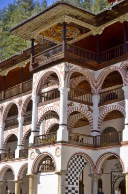RILA Manastırı, BULGARIA SEPTEMBER 27 Eylül 2013: Rila 'lı Aziz İvan Manastırı, daha çok bilinen adıyla Rila Manastırı 27 Eylül 2013 tarihinde Bulgaristan' ın en büyük ve en ünlü Doğu Ortodoks manastırıdır.