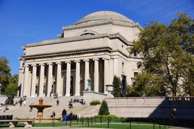 NEW YORK CITY-OCT 27: Columbia Üniversitesi Kütüphanesi ve Alma Mater heykeli, New York, New York, NY, Otc 27, 2014. ABD 'nin en eski 5. yüksek öğrenim kurumudur.