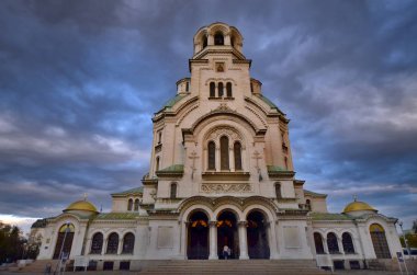 SOFIA BULGARIA SEPTEMBER 28 The St. Alexander Nevsky Katedrali, 28 Eylül 2013 tarihinde Sofya 'da Bulgaristan' ın başkenti Sofya 'daki bir Bulgar Ortodoks katedrali. 