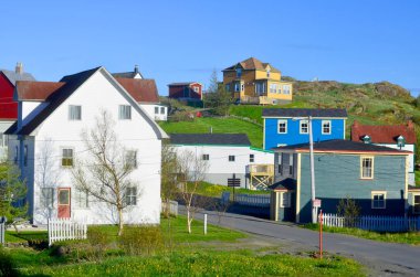 Trinity Newfoundland 12 Haziran: 12 Haziran 2014 'te Trinity Newfoundland' da tipik bir balıkçı evi. Kasaba, eyalet tarafından Kayıtlı Miras Yapısı olarak tanınan bir dizi bina içeriyor.. 