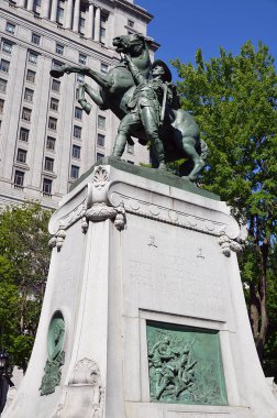 Montreal Kanada 20 Temmuz: Equestrian heykeli, Montreal Boer Savaşı Anıtı kapsamında George W. Hill tarafından 20 Temmuz 2014 tarihinde Montreal Quebec Kanada şehir merkezindeki Dorchester Meydanı 'nda yapılmıştır. 