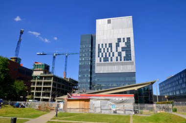 Montreal CANADA 26 Ağustos 2013 'te Montreal' s Centre 'ın inşaatı devam ederken Montreal Universite de Montreal (CHUM), veya Montreal' s Hospital Center, Montreal, Kanada
