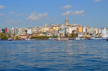 İstanbul, Türkiye 'nin Galata Karaköy mahallesi ve tarihi mimari ve ortaçağ Galata kulesi.