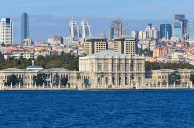 İSTANBUL TURKEY OCT 02: Dolmabahçe Sarayı, 02 Ekim 2013 İstanbul, Türkiye. Dolmabahce Sarayı, Osmanlı İmparatorluğu 'nun 31. Sultanı Abdülmecid I tarafından 1843 ve 1856 yılları arasında inşa edilmiştir..