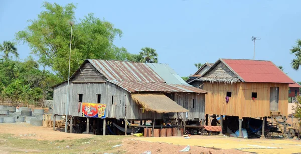 Siem Reap Cambodia March Typické Domy Chůdách Břehu Řeky Tone — Stock fotografie