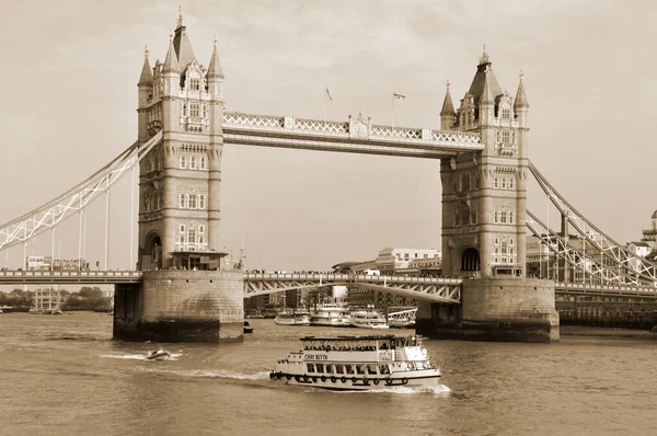 Londra Kule Köprüsü Nün Haziran Daki Görüntüsü Thames Nehri Üzerinde — Stok fotoğraf