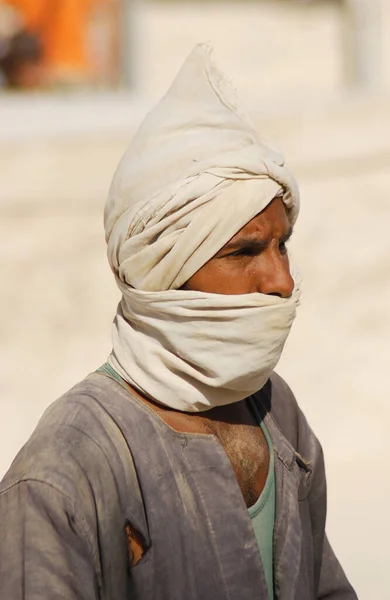 Valley Kings Egypt Listopad Niezidentyfikowany Człowiek Pracuje Przy Wykopaliskach Grobów — Zdjęcie stockowe