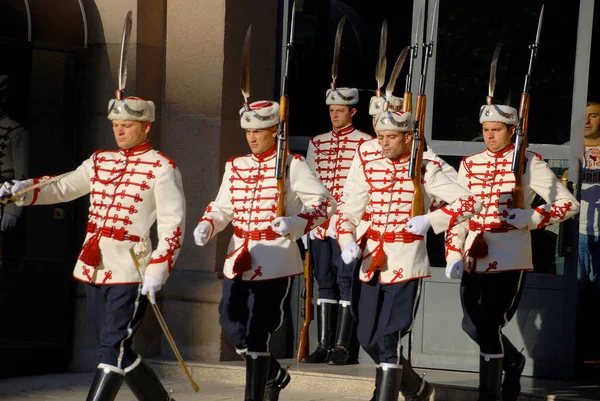 Σοφια Σεπτεμβριου Φρουροί Της Τιμής Μπροστά Από Την Προεδρία Της — Φωτογραφία Αρχείου