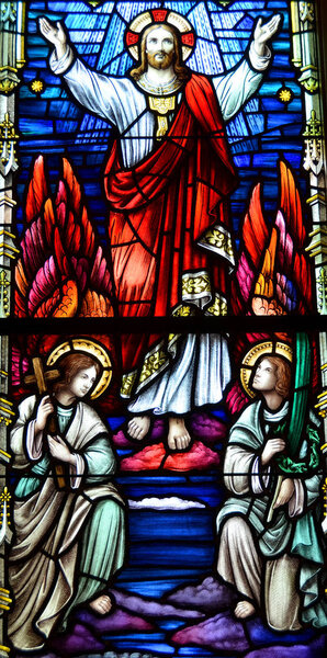 ЛУНЕНБУРГ-НОВА СКОТИЯ 4 ИЮНЯ: стеклянное окно в церкви Святого Иоанна Англиканского 4 июня 2014 года в Лунде, Нова Скотия