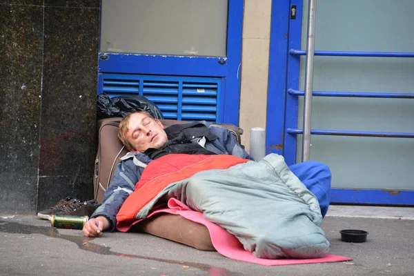 Paryż Francja Października Bezdomny Centrum Paryża Października 2014 Bezdomny Umiera — Zdjęcie stockowe