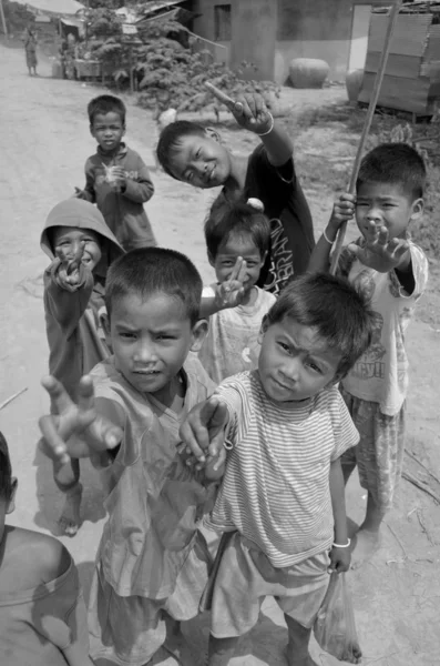 Phnom Phen Kambodža Března Neidentifikované Děti Ulice Pózují Března 2013 — Stock fotografie