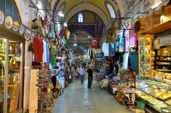 伊斯坦布尔10月5日 Grand Bazaar 被认为是历史上最古老的购物中心 拥有1200多家商店 2013年10月5日 土耳其伊斯坦布尔 — 图库照片