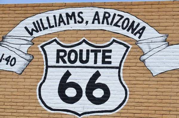 Williams Arizonaエイプリル15 アメリカ国道66号線の標識 ウィル ロジャース ハイウェイとも呼ばれ アメリカのメインストリートやマザー ロードとも呼ばれています 2014年4月15日アリゾナ州ウィリアムズ — ストック写真