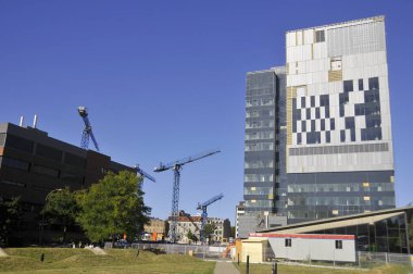 Montreal Universite de Montreal (CHUM), ya da Universite de Montreal 's Hospital Center, Montreal, Kanada' da 16 Eylül 2012 'de yapım aşamasında.