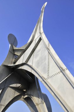 İskender Calder 'ın L' Homme Fransızcası heykeli, insan için yapılan büyük ölçekli bir açık hava heykelidir. 15 2012 Parc Jean-Drapeau, Montreal 'de yer almaktadır. 1967 Dünya Fuarı Yapımı