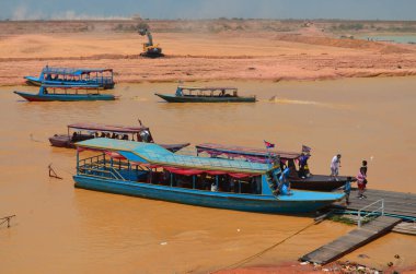 TONLE SAP CAMBODIA GÖLÜ - 31 Mart 2013 tarihinde Kamboçya 'nın Tonle Sap Gölü' nde, Kamboçya için önemli bir göl ve nehir sistemidir..