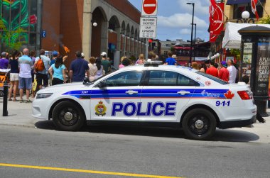 OTTAWA, CANADA, 30 Haziran: Ottawa Polis Servisi 'nin (OPS) Ottawa, Ontario, Kanada' ya hizmet vermektedir. 30 Haziran 2013 'te Ottawa Kanada' da.