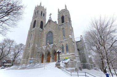 MONTREAL QUEBEC CANADA - 01: 15 2013: St-Viateur d 'Outremont Kilisesi (Fransızca: Eglise Saint-Viateur d' Outremont) Montreal 'in Outremont ilçesinde bulunan bir Roma Katolik kilisesidir.
