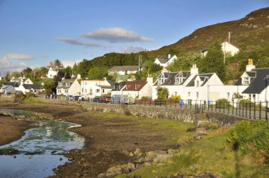 SKYE ISLAND SCOTLAND UK - 8 Haziran 2012 'de Kyleakin köyü İskoçya' nın Skye Adası 'nda. Kyleakin köyü aynı zamanda antik harabe bir kale olan Moil Kalesi 'nin de yeridir..