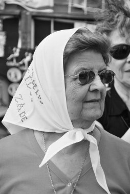 BUENOS AIRES, ARGENTINA - 17 Kasım 2011 'de Buenos Aires, Arjantin' de kimliği belirsiz bir kadın 