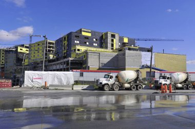 MONTREAL CANADA - ECTOBER 09: Yapım aşamasında olan McGill Üniversitesi Sağlık Merkezi (MUHC), Kanada 'nın Montreal kentinde Ekim 2009 tarihinde kurulmuş bir eğitim ve devlet hastaneleri ağıdır.