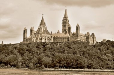 OTTAWA, CANADA - 30 Haziran 2013 'te Kanada Parlamentosu, Kanada' nın Ottawa, Ontario 'daki Parliament Hill' de kurulmuş federal yasama organıdır..