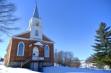 Melbourne St. Andrew Cemaati Kilisesi 1842 'de dini mirasın önemli bir unsuruydu. Kilise, 1954 'ten 1975' e kadar yayınlanan Kanada 2 dolarlık banknotta yer aldı. Quebec Kanada.