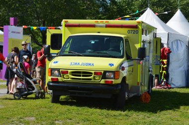 Sarı ambulans Kanada 'da festivalde.