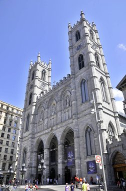 MONTREAL CANADA - 11 Ağustos: Notre-Dame Basilica (Fransızca: Basilique Notre-Dame de Montral), Kanada 'nın Montreal kentinde 11 Ağustos 2012 tarihinde Montreal şehrinde kurulmuş bir bazilika.