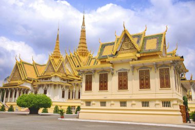 Kraliyet Sarayı, Kamboçya Kralı 'nın kraliyet konutu olarak hizmet veren bir binalar kompleksidir. 22 Mart 2013 'te Phnom Penh, Kamboçya