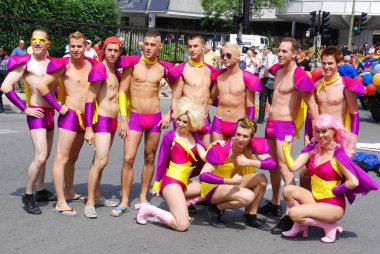 MONTREAL, QUEBEC, CANADA - 08 13 2010: Montreal Onur Kutlamaları Toplum Günü 'ne katılan. Bu etkinliğin içermesi, eğitmesi ve eğlendirmesi...