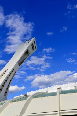 Montreal, Kanada - 18 Mayıs 2014 Montreal Olimpiyat Stadyumu ve kulesi. Dünyanın en yüksek eğimli kulesi. Olimpiyat turu 175 metre uzunluğunda ve 45 derecelik açıyla yapılıyor.