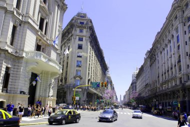 BUENOS - AIRES, ARGENTINA - 27 Kasım 2011 'de Arjantin' in Buenos Aires kentinde 19. yüzyılın ünlü ve güzel Avrupa tarihi binası.