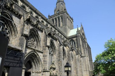Güneşli bir günde eski güzel katedral