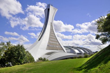 Montreal, Kanada - 23 Eylül. - 23 Eylül. 23, 09, 2012 'de Montreal Olimpiyat Stadyumu' nda. Dünyanın en yüksek eğimli kulesi. Olimpiyat turu 175 metre uzunluğunda ve 45 derecelik açıyla yapılıyor.