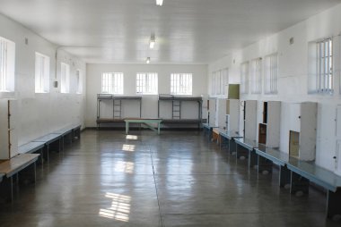 CAPE TOWN, SOUTH AFRICA - 23 Kasım 2009 'da Nobel ödüllü ve Güney Afrika eski başkanı Nelson Mandela' nın Cape Town Güney Afrika 'da hapsedildiği Robben Adası hapishanesi.