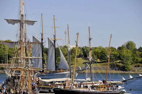 MONTREAL - 16 Eylül 2012 Montreal Montreal, Montreal, Montreal 'de Bateau Classique de Montral Festivali. Eski liman rıhtımları festival için mükemmel bir yerdir..