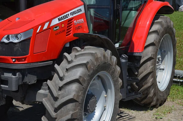 Bromont Canada Juli Tractor 5450 Massey Ferguson Limited Een Belangrijke — Stockfoto