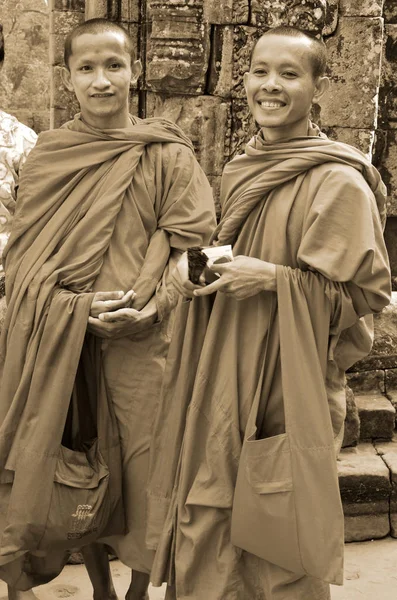 Siem Reap Cambodia March Unidentified Monks Posing March March 2013 — 图库照片