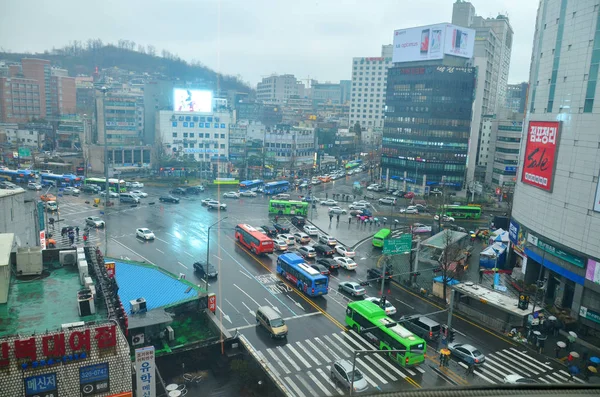 ソウル エイプリル社6 2013年4月6日 ソウル市内の交通状況を見る韓国ソウルでは交通状況が非常に深刻です 特にラッシュ時に顕著です — ストック写真
