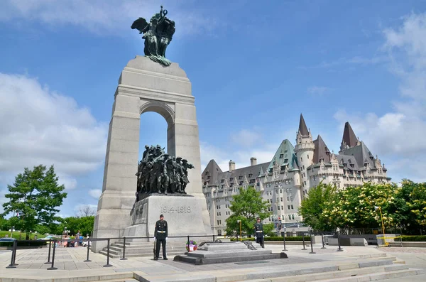 Ottawa Canada Június Nemzeti Háború Emlékműve Egy Magas Gránit Cenotáf — Stock Fotó