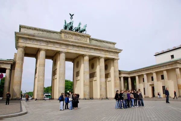五月十九日 2010年5月19日在德国柏林的勃兰登堡城门普鲁士国王腓特烈威廉二世授权建造此门 作为和平的标志 — 图库照片